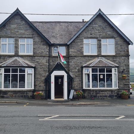 Hotel Y Griffin Penrhyndeudreath Exterior foto